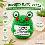 צפרדע ירוקה סרוגה עם לחיים אדומות – תמונת המוצר; הכרטיס המצורף באנגלית