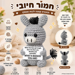 חמור אפור סרוג עם מסר מעודד – תמונת המוצר; הכרטיס המצורף באנגלית